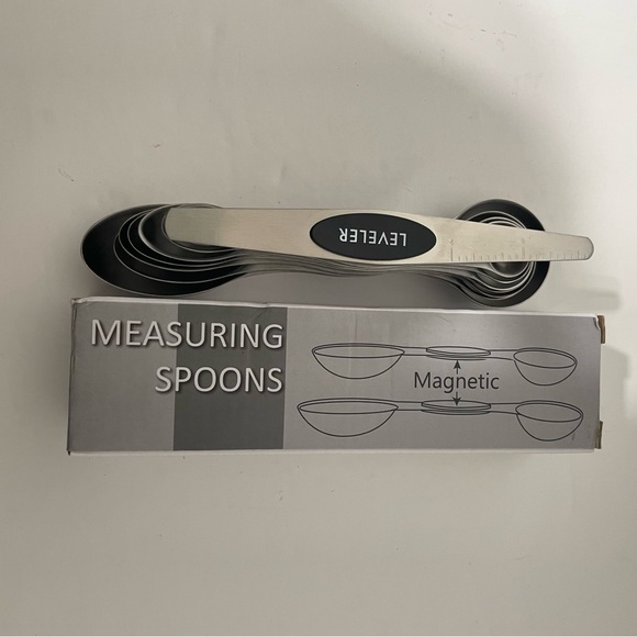 8 PC Stainless Steel Magnetic Measuring Spoons and Leveler Set - Picture 7 of 13